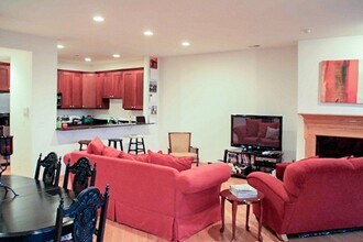 3338 N Sheffield Ave, Unit 1 in Chicago, IL - Building Photo - Building Photo