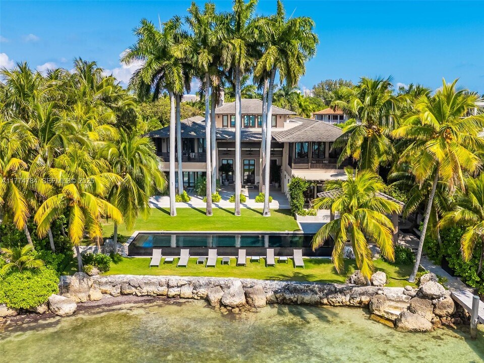 9 Harbor Point in Key Biscayne, FL - Building Photo