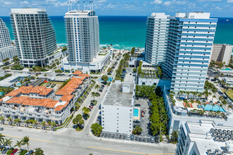 Leisure House Condominium in Fort Lauderdale, FL - Building Photo - Building Photo