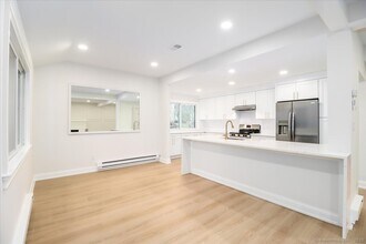 929 Heritage Vlg in Southbury, CT - Building Photo - Building Photo