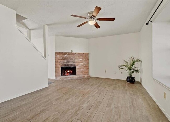 10035 Emerald Creek Dr in Houston, TX - Foto de edificio - Building Photo