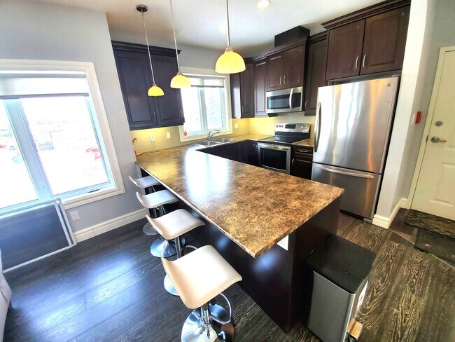 930 11 St in Cold Lake, AB - Building Photo - Building Photo