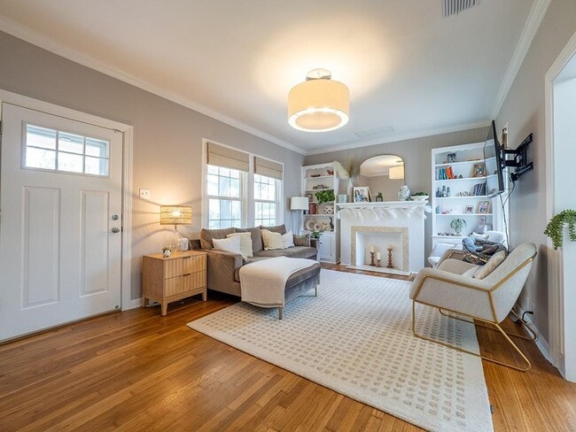 1026 E 44th St in Austin, TX - Building Photo - Building Photo