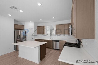 8222 Ocho Wy in Elk Grove, CA - Building Photo - Building Photo