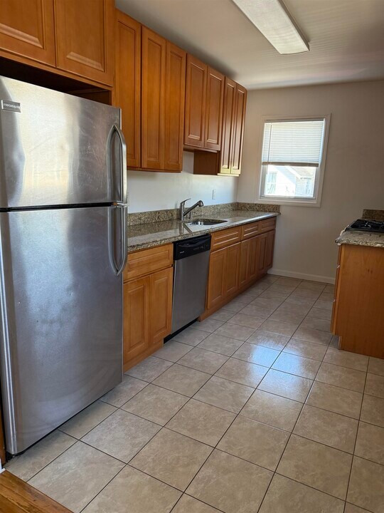 16-18-18 N Front St in Bergenfield, NJ - Building Photo