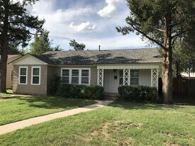 3310 31st St in Lubbock, TX - Building Photo