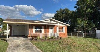 947 Jane Ct in Lakeland, FL - Building Photo