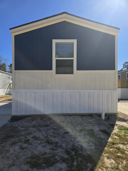 22261 McCleskey Rd in New Caney, TX - Building Photo