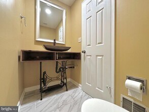 6353 Brampton Ct in Alexandria, VA - Building Photo - Building Photo