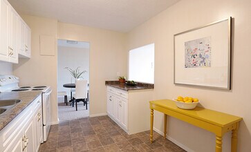 555 Berkshire in London, ON - Building Photo - Building Photo