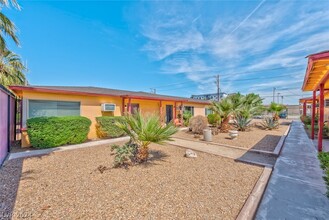 216 N 10th St in Las Vegas, NV - Building Photo - Building Photo