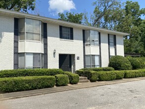 Ashland Court Apartments in Mobile, AL - Building Photo - Building Photo