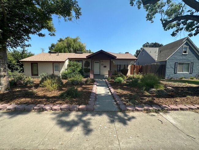 406 N Santa Cruz Ave in Modesto, CA - Building Photo - Building Photo