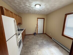 132 Hall St in Fall River, MA - Building Photo - Building Photo