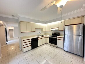 356 Prestwick Cir in Palm Beach Gardens, FL - Foto de edificio - Building Photo