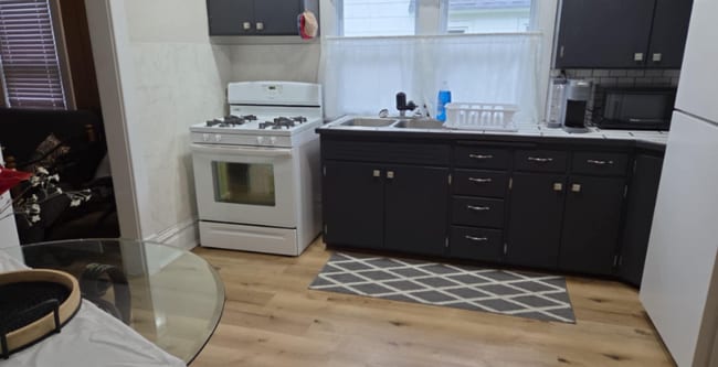 407 16th Ave in Charles City, IA - Building Photo - Building Photo