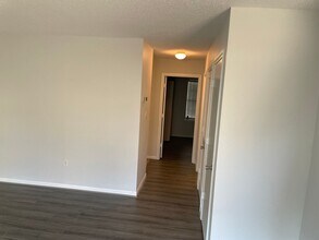 1101 Hulon Ln in West Columbia, SC - Building Photo - Building Photo