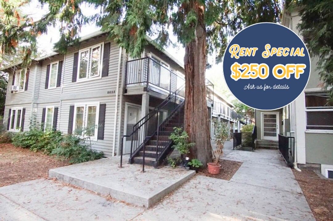 8635 N Leonard St in Portland, OR - Building Photo