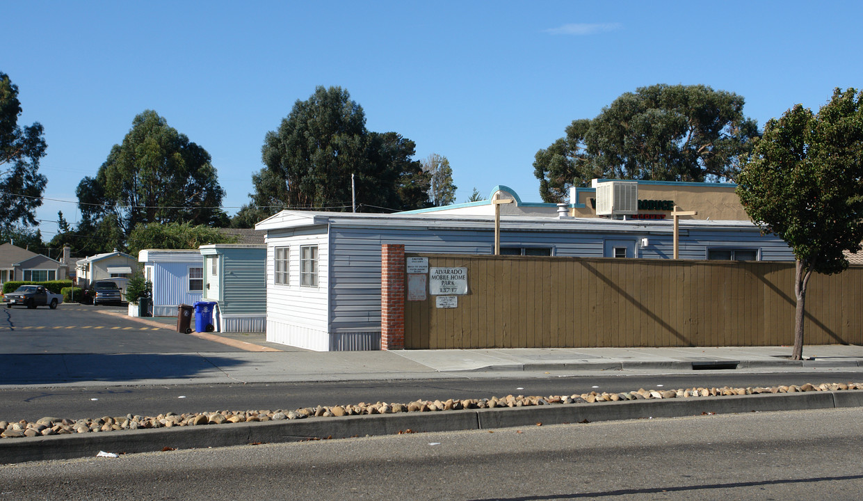 13717 San Pablo Ave in San Pablo, CA - Building Photo