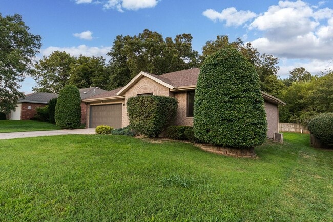 1026 S Karla Ave in Springfield, MO - Building Photo - Building Photo