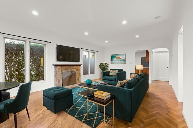 900 Havenhurst Dr in West Hollywood, CA - Building Photo - Building Photo