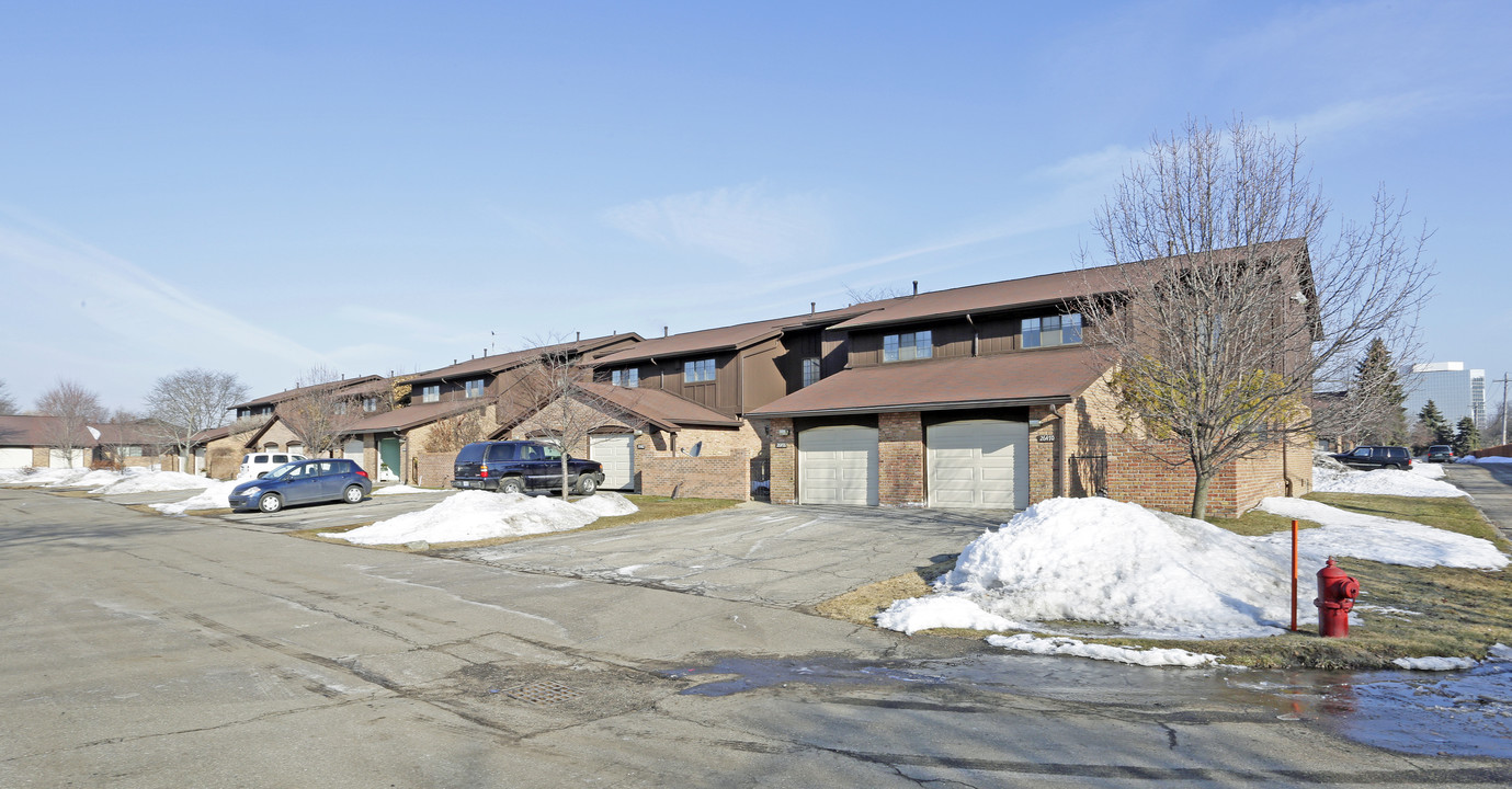 Cumberland Condominiums in Southfield, MI - Foto de edificio