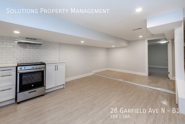 28 Garfield Av N in Hamilton, ON - Building Photo - Building Photo