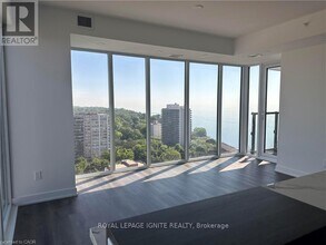 370 Martha St in Burlington, ON - Building Photo - Building Photo