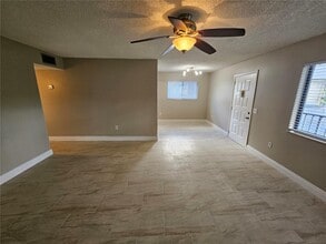 2389 Oak Park Way in Orlando, FL - Building Photo - Building Photo
