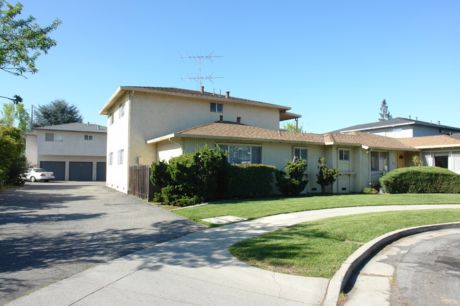 643 Bolton Ct in San Jose, CA - Foto de edificio - Building Photo