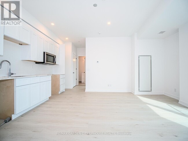 57 Carlisle St in St Catharines, ON - Building Photo - Building Photo