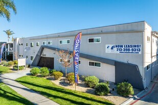 La Pat Courtyard Apartments in Westminster, CA - Building Photo