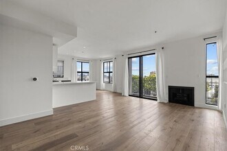 8811 Burton Way, Unit 308 in West Hollywood, CA - Building Photo - Building Photo