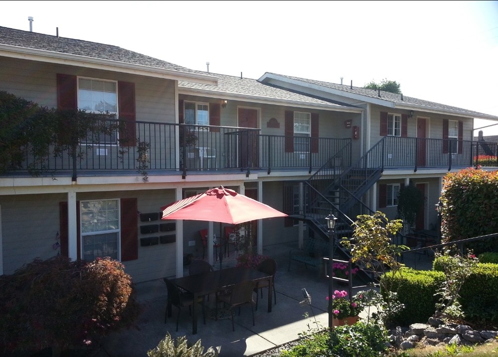 Town Cottage Condos in Anacortes, WA - Building Photo