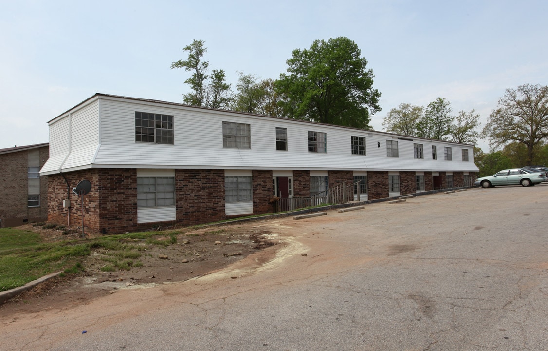 Versailles Apartments in Gainesville, GA - Building Photo