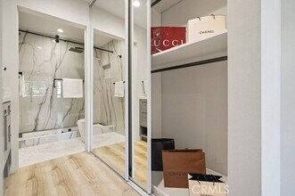 21400 Burbank Blvd, Unit 115 in Los Angeles, CA - Building Photo - Building Photo