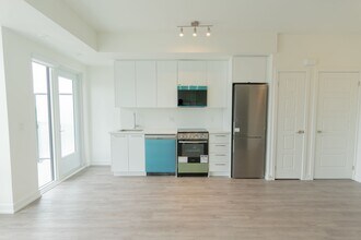 851-851 Sheppard Ave W in Toronto, ON - Building Photo - Building Photo