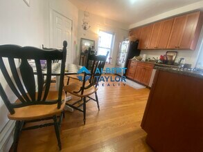 64 Murdock St, Unit 2 in Boston, MA - Foto de edificio - Building Photo