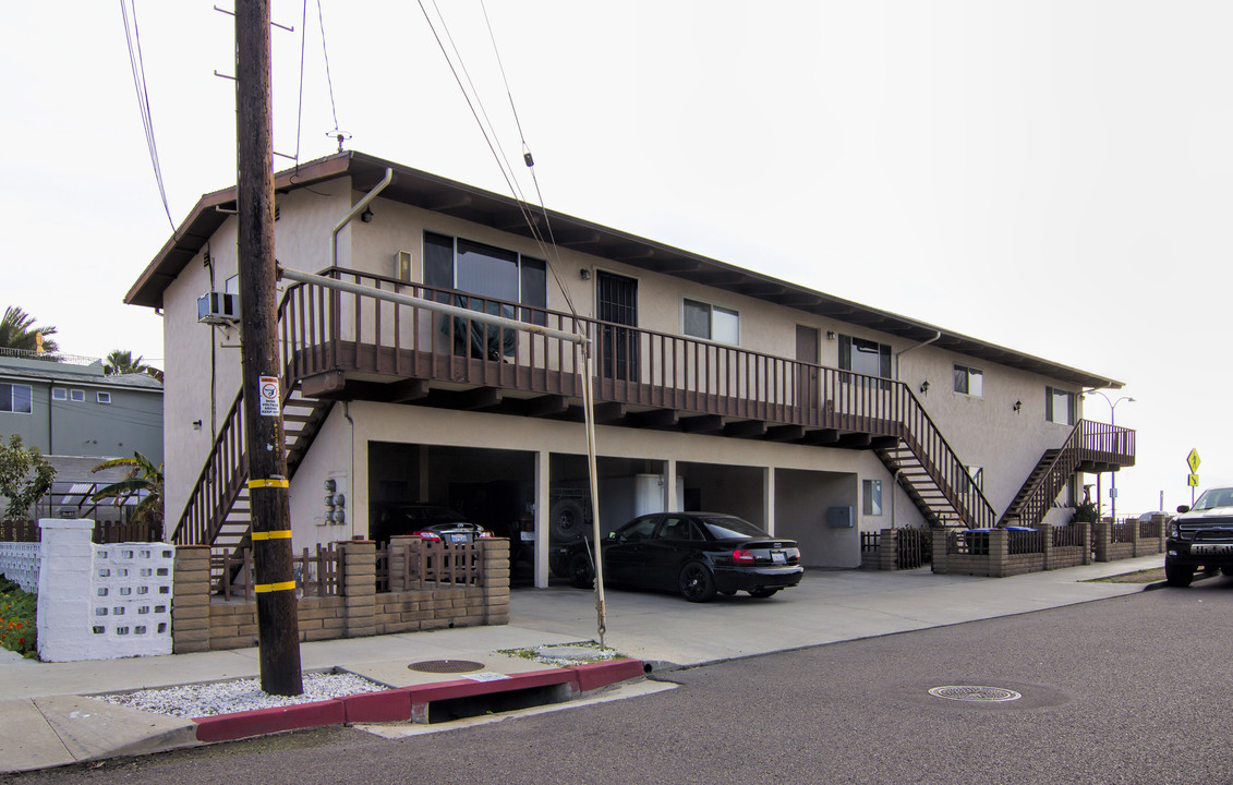 The Carlsbad Oceanfront Apartments in Carlsbad, CA - Building Photo