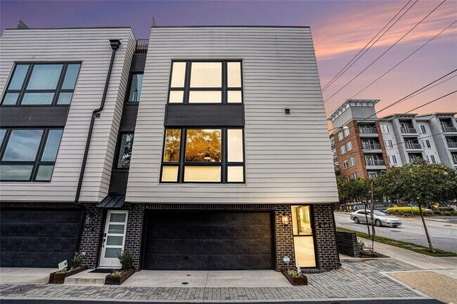 property at 1649 Overlook Wy NW