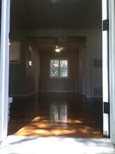 1620 W Alameda Ave, Unit 1 in Burbank, CA - Building Photo - Building Photo