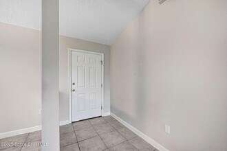 1135 Egret Lake Way in Melbourne, FL - Foto de edificio - Building Photo