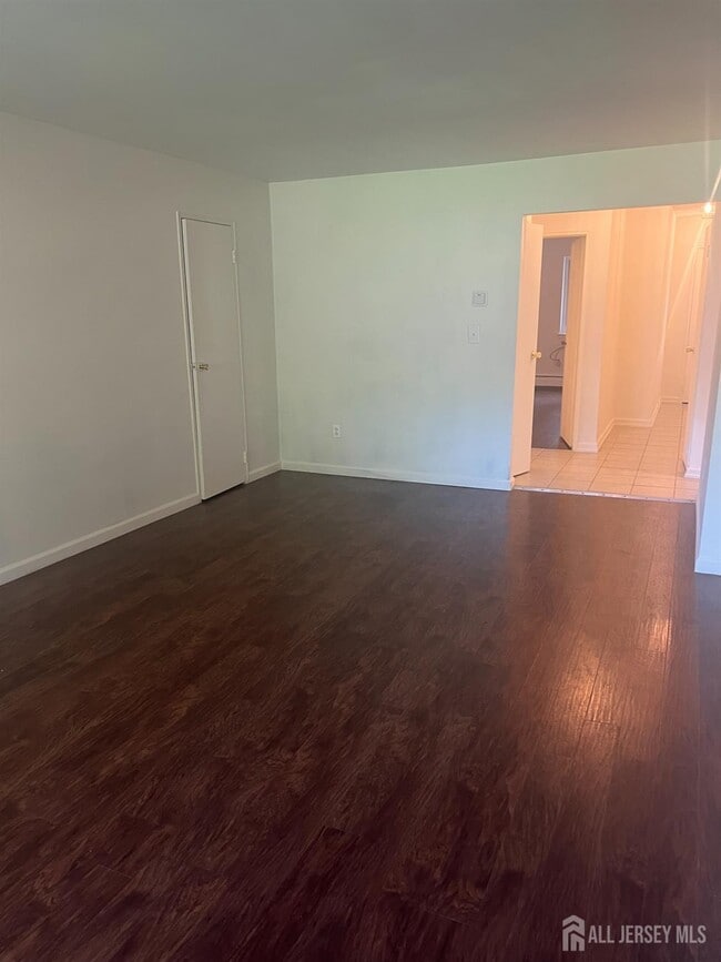 18 Lake Ave in East Brunswick, NJ - Building Photo - Building Photo