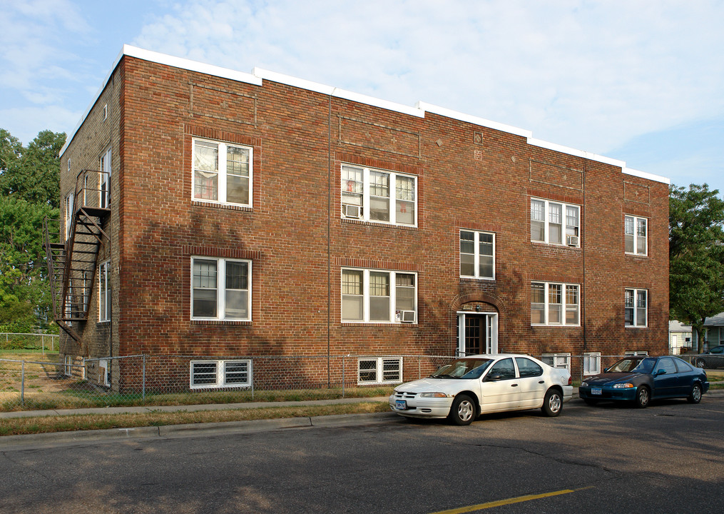 1079 Arkwright St in St. Paul, MN - Building Photo