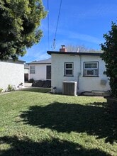 5845 Sunfield Ave in Lakewood, CA - Foto de edificio - Building Photo