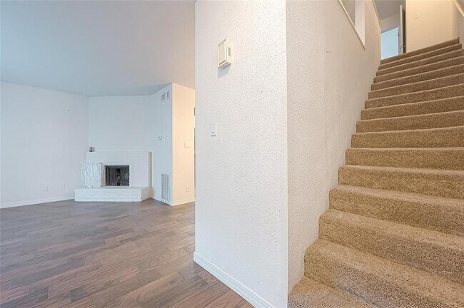 1330 Augusta Dr in Houston, TX - Building Photo - Building Photo