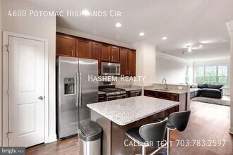 4600 Potomac Highlands Cir in Triangle, VA - Building Photo - Building Photo
