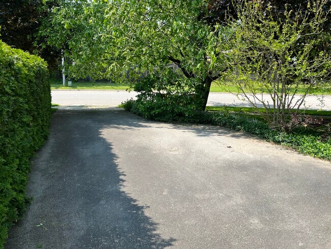 5 Cleaveholm Dr in Halton Hills, ON - Building Photo - Building Photo