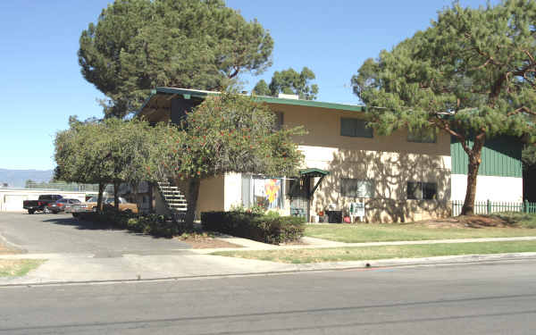 1106 Pine Ave in Redlands, CA - Foto de edificio