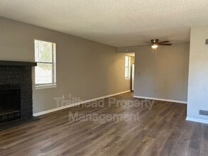 8702 NW 82 Terrace in Kansas City, MO - Building Photo - Building Photo